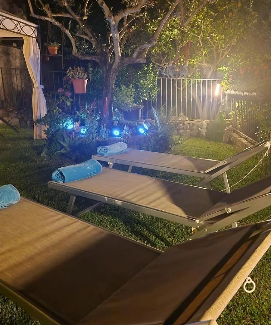 Jasmine Cottage Luni 0*,  Italien